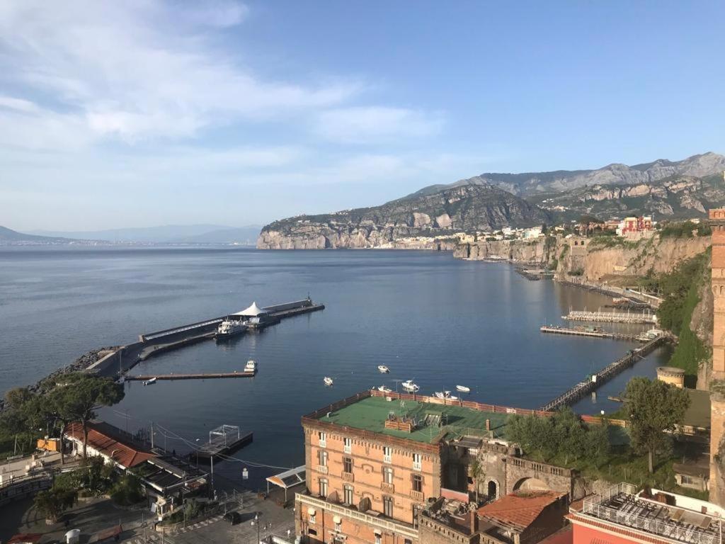The House Of Peppe&Luisa Apartment Sorrento Luaran gambar